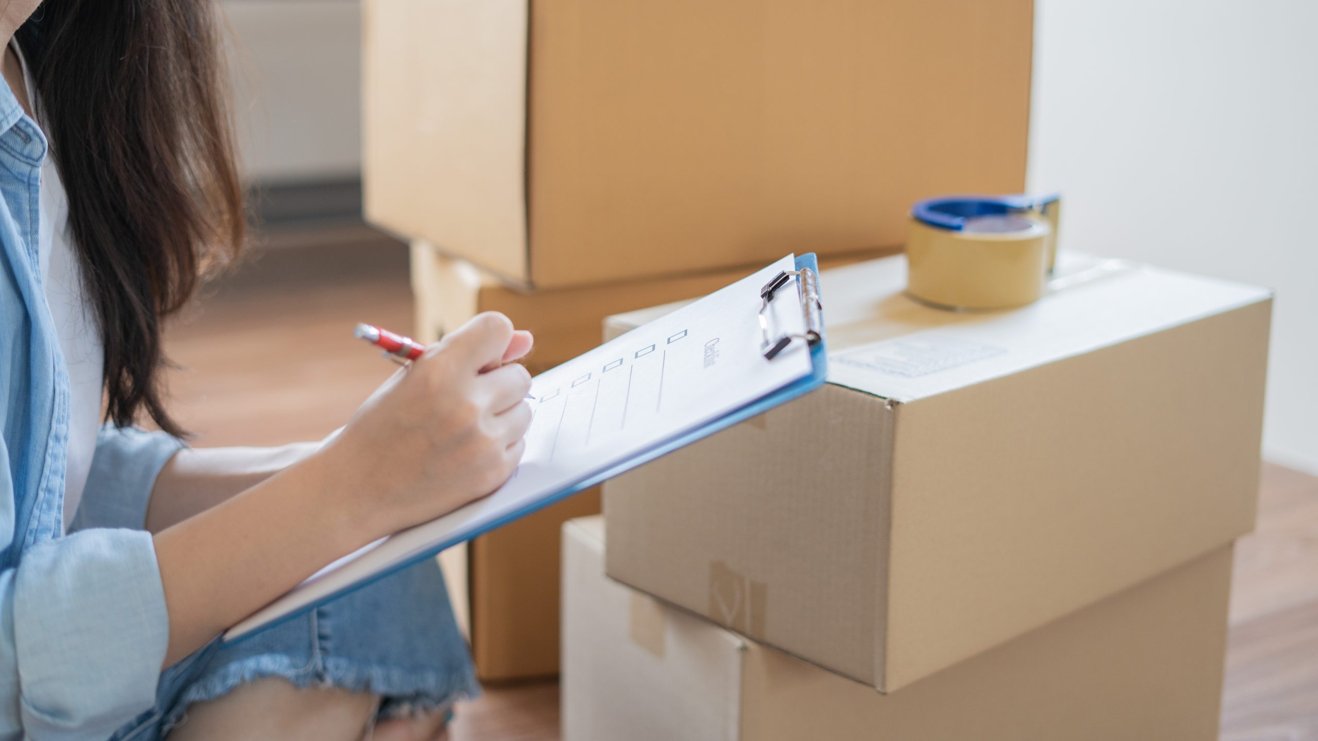 Asian,Woman,Checking,And,Packing,The,Carton,Box,Prepare,To